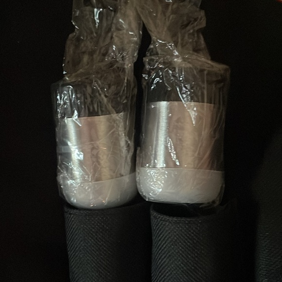 ARBONNE LOGO’D grilling set apron tools salt pepper shaker mitt NEW without tags - Picture 3 of 5